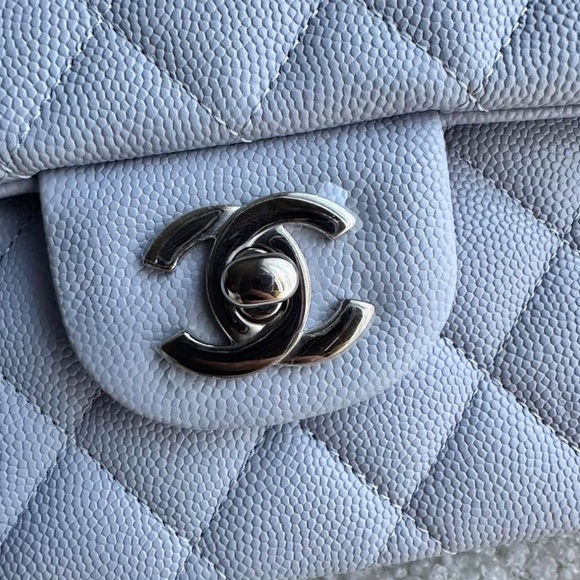 Chanel Medium - Picture 3 of 4